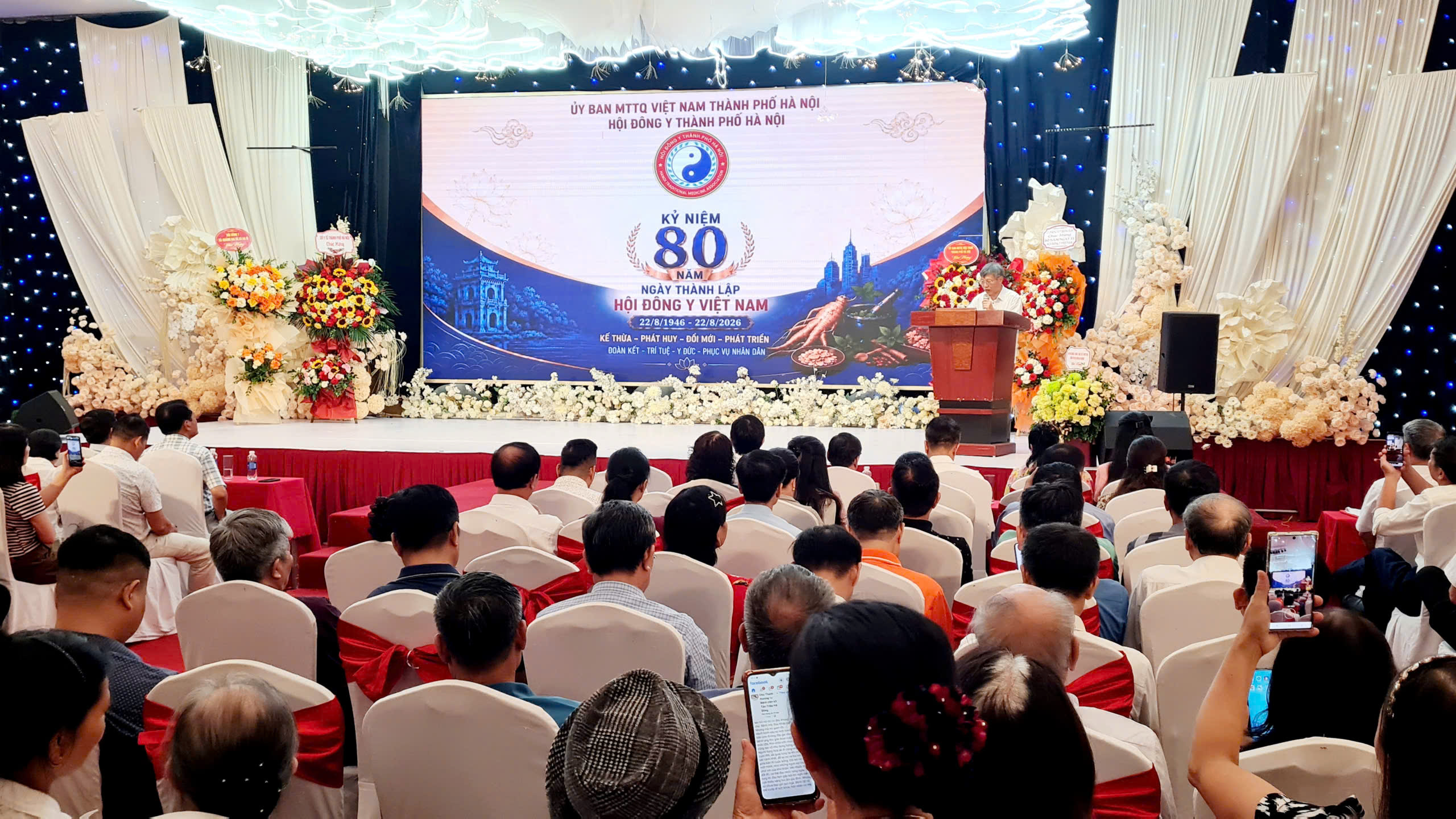 Hội Đông y Hà Nội kỷ niệm 80 năm thành lập: Gìn giữ tinh hoa y học cổ truyền, thúc đẩy đổi mới và phát triển bền vững