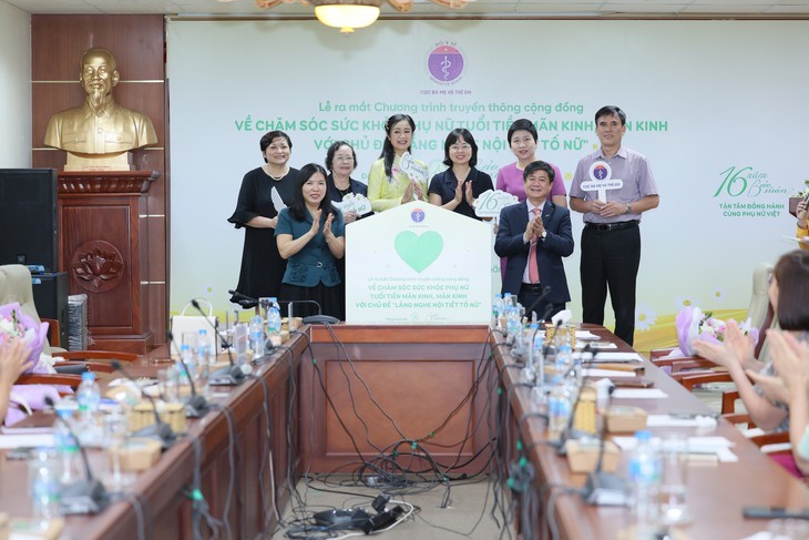 Khởi động Chiến dịch Chăm sóc Sức khỏe Phụ nữ Trung niên với chủ đề "Lắng nghe Nội tiết tố nữ"